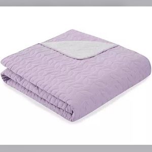 🆕💜 Real Living 2 pc Quilt Set T/TXL Lavender & 63 in Blackout panel Curtain